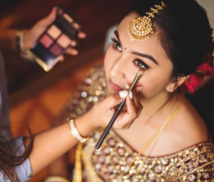 Makeup Artist image